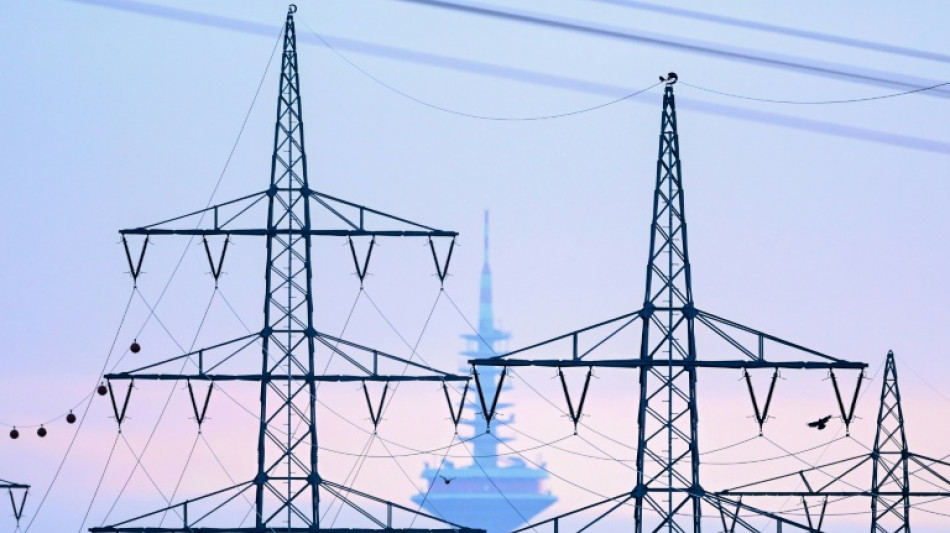 Industrieproduktion im Februar stabil - Einbu&szlig;en im Baugewerbe