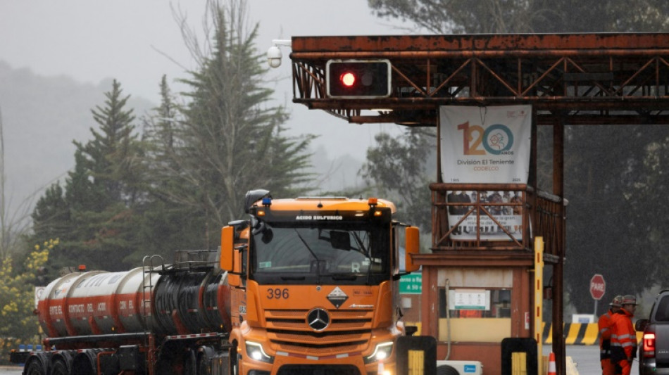 Chile paraliza gigantesca mina de cobre para rescatar a cinco mineros tras derrumbe