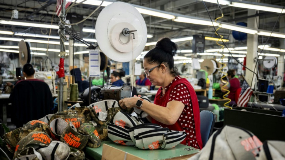 Bon&eacute;s da campanha de Harris-Walz s&atilde;o term&ocirc;metro de popularidade nos EUA