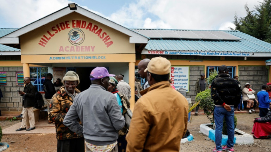 Inc&ecirc;ndio em escola do Qu&ecirc;nia mata 17 crian&ccedil;as