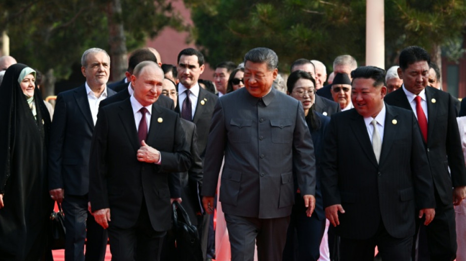 Líderes de China, Rusia y Corea del Norte presencian enorme desfile militar en Pekín