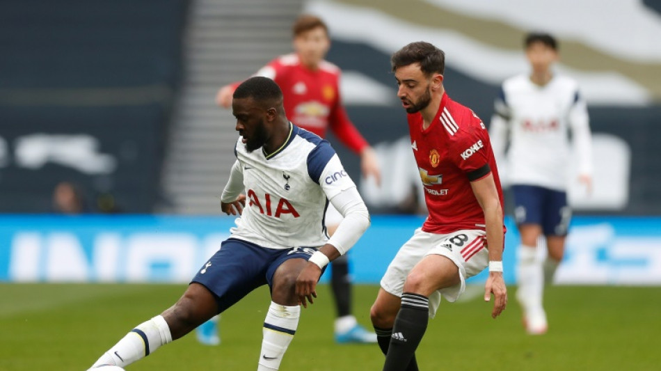 Foot: Lyon se renforce avec le pr&ecirc;t de Ndomb&eacute;l&eacute; et l'achat de Faivre