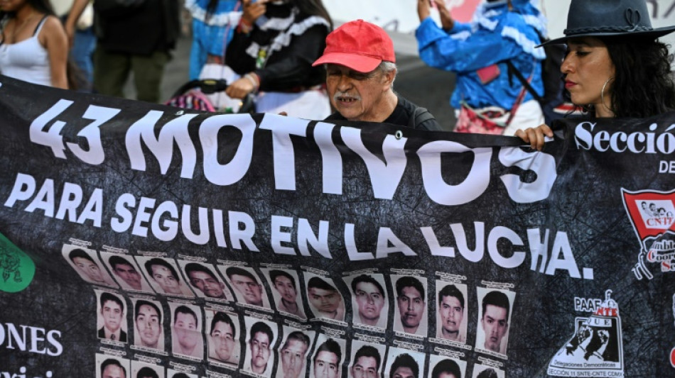 Detienen a una exjueza mexicana por la desaparición de los 43 estudiantes de Ayotzinapa