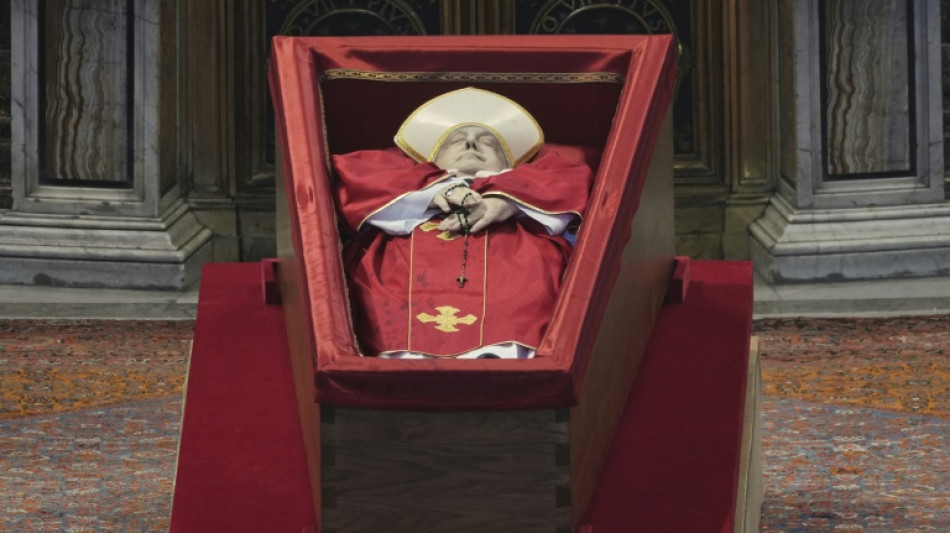 Una marea de fieles despide al papa Francisco