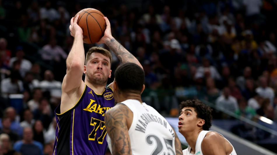 Tr&auml;nen und "Danke"-Shirts: Doncic gl&auml;nzt bei Dallas-R&uuml;ckkehr