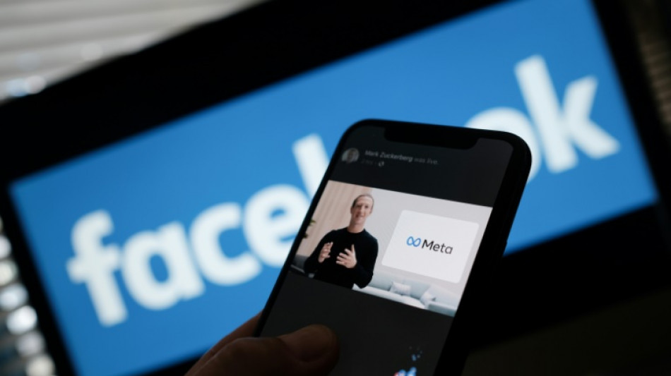 Malgr&eacute; l'image ternie, dix ans apr&egrave;s son entr&eacute;e en Bourse, Facebook reste incontournable
