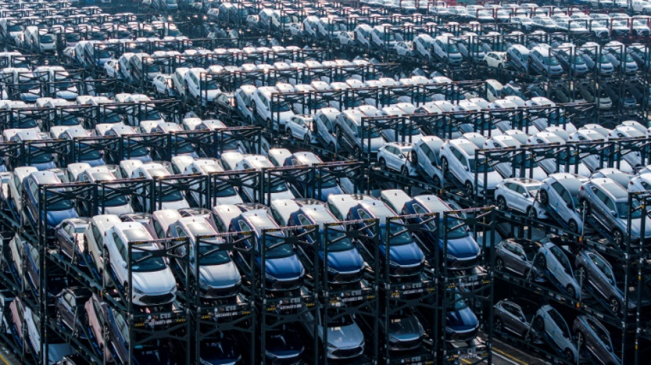 Pa&iacute;ses da UE autorizam elevados impostos a carros el&eacute;tricos da China, que responde com firmeza