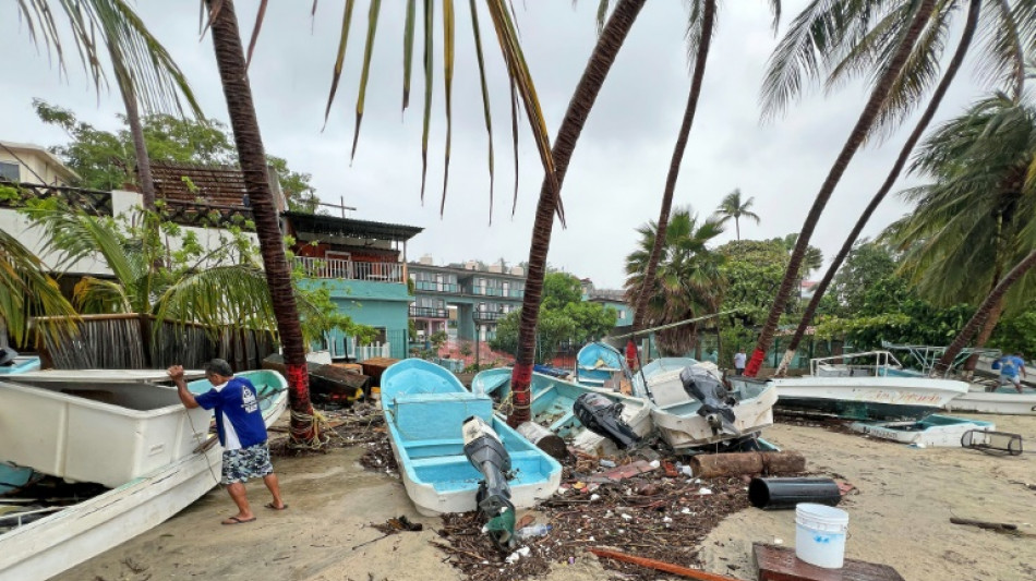 Mexique: la pr&eacute;sidente Sheinbaum au chevet des zones touch&eacute;es par l'ouragan Erick