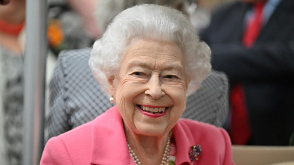K&ouml;nigin Elizabeth II. besucht renommierte Gartenschau in London teil