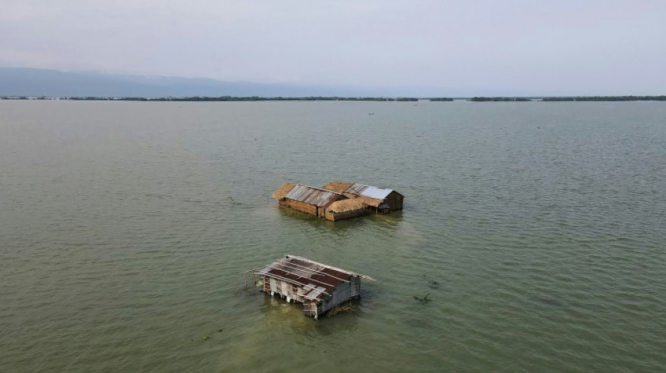 Inde et Bangladesh: les crues reculent, une soixantaine de morts