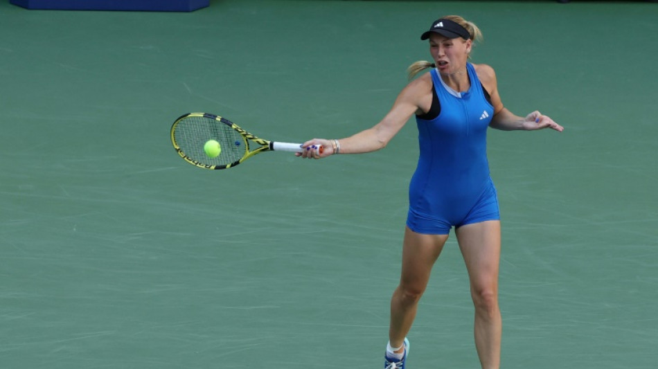 Returning Wozniacki extends US Open run into last 16