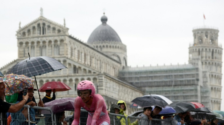 Dann Hoole gana la crono en Pisa, Del Toro conserva la 'maglia rosa' del Giro