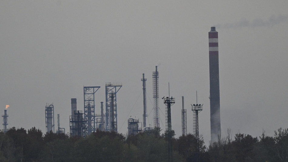 Il petrolio apre in calo a New York a 56,88 dollari