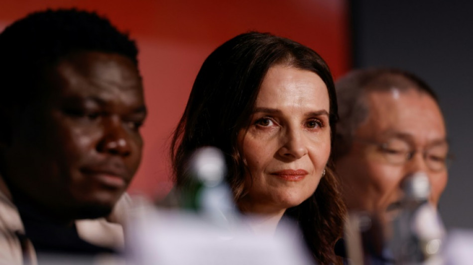 Condamné pour agressions sexuelles, Gérard Depardieu a été "désacralisé", estime Juliette Binoche à Cannes