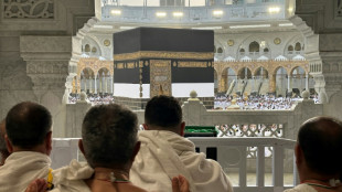 Bajo un fuerte calor, fieles musulmanes inician la gran peregrinación anual a La Meca