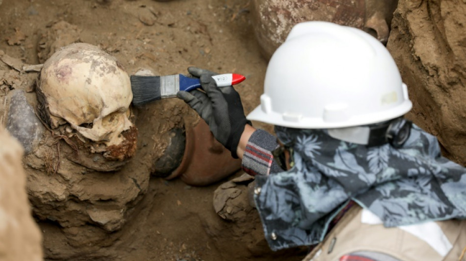 Oper&aacute;rios encontram m&uacute;mia pr&eacute;-hisp&acirc;nica em Lima