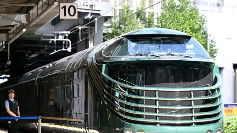 French, Japanese authors try to write novel on one-day train ride
