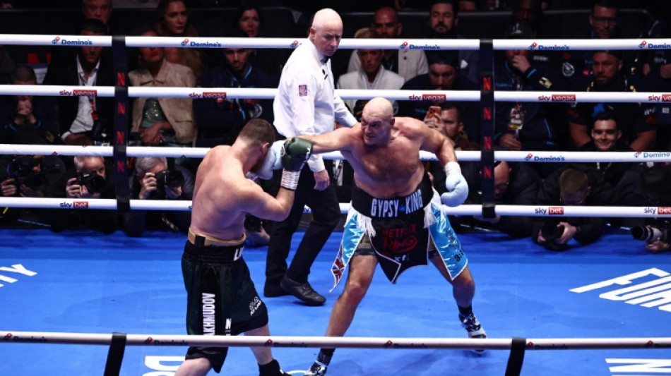 Former heavyweight king Fury outpoints Makhmudov, calls out Joshua