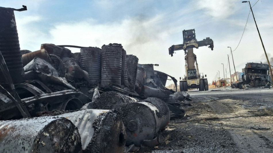 Al menos 28 muertos y 1.000 heridos en la explosión que devastó el principal puerto de Irán