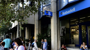 Madrid impone estrictas condiciones a la OPA hostil del banco BBVA sobre el Sabadell