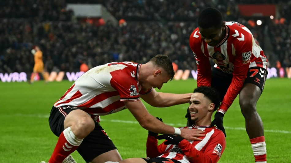 Sunderland vence Burnley (3-0) e &eacute; 8&ordm; na Premier League