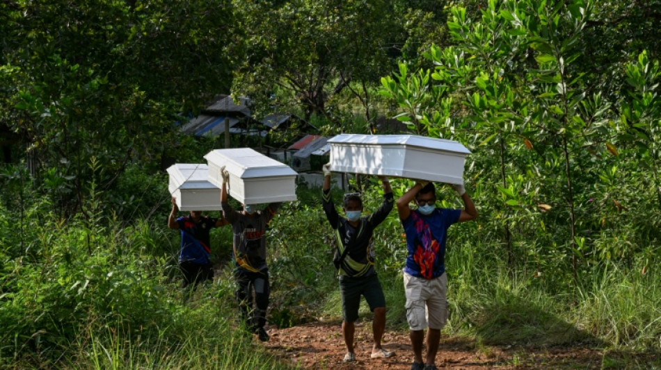 Incendio de ferri en Filipinas deja 76 muertos y 30 rescatados, entre ellos dos chilenos