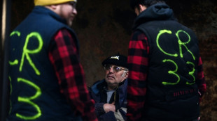 Col&egrave;re des agriculteurs: op&eacute;rations pour d&eacute;bloquer des d&eacute;p&ocirc;ts de carburant 