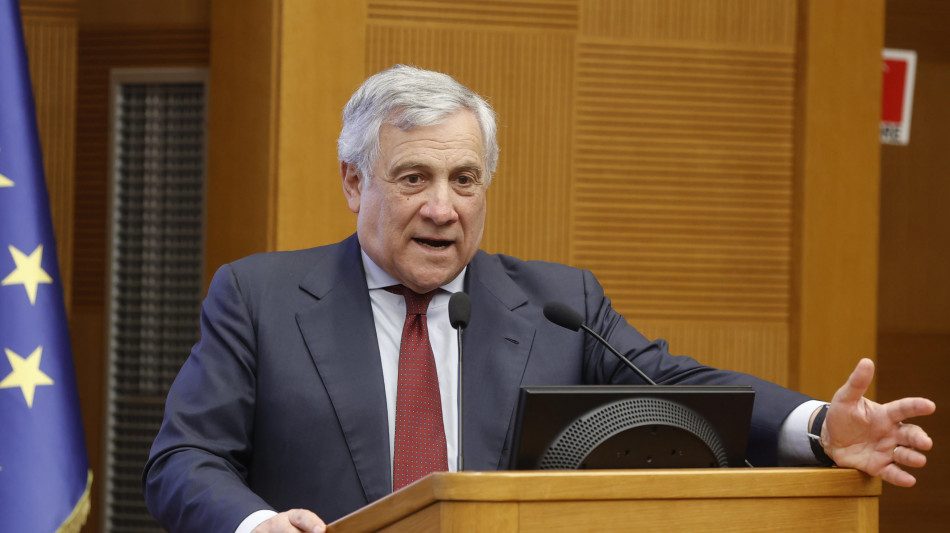 Tajani 'due guerre vicine,lo sport pu&ograve; mandare messaggi di pace'