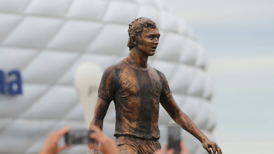 FC Bayern setzt "Kaiser" Beckenbauer ein Denkmal