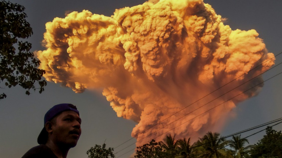Vuelos cancelados en Bali por masiva erupci&oacute;n volc&aacute;nica en Indonesia
