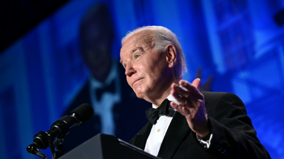 Biden se moque de Trump lors du d&icirc;ner annuel des correspondants de la Maison Blanche