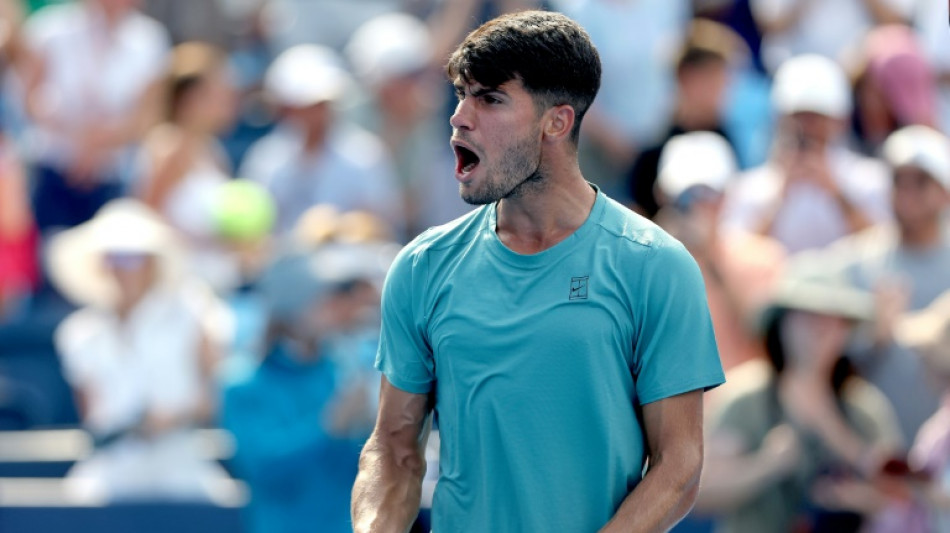 Erratic Alcaraz battles through in Cincinnati opening match