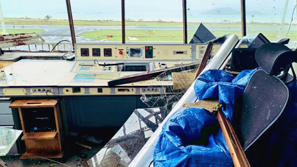 Cyclone: au moins 14 morts &agrave; Mayotte, les secours s'activent dans un "d&eacute;cor apocalyptique"