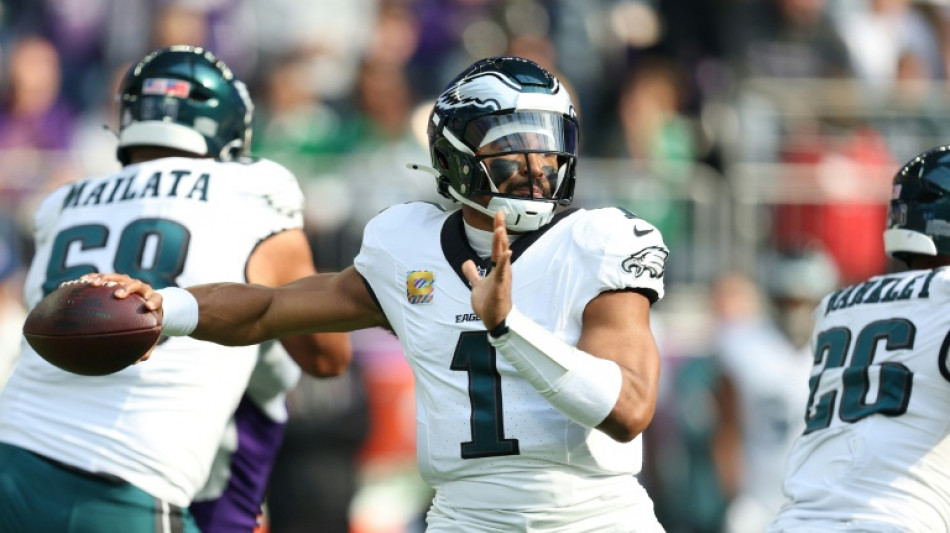 NFL Eagles soar over Vikings while Chiefs blank Raiders