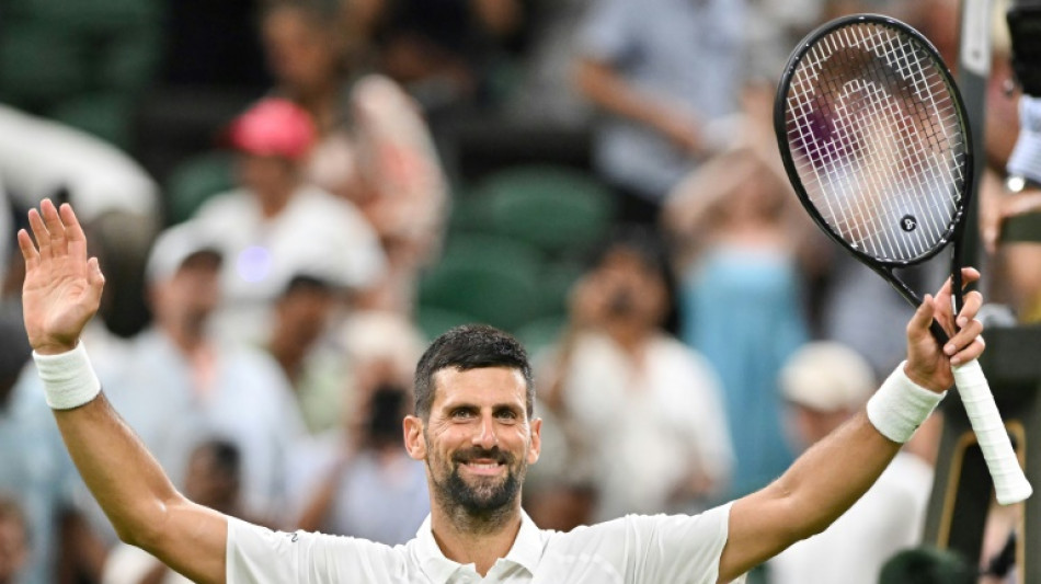 Djokovic perde um set contra M&uuml;ller mas avan&ccedil;a &agrave; 2&ordf; rodada de Wimbledon