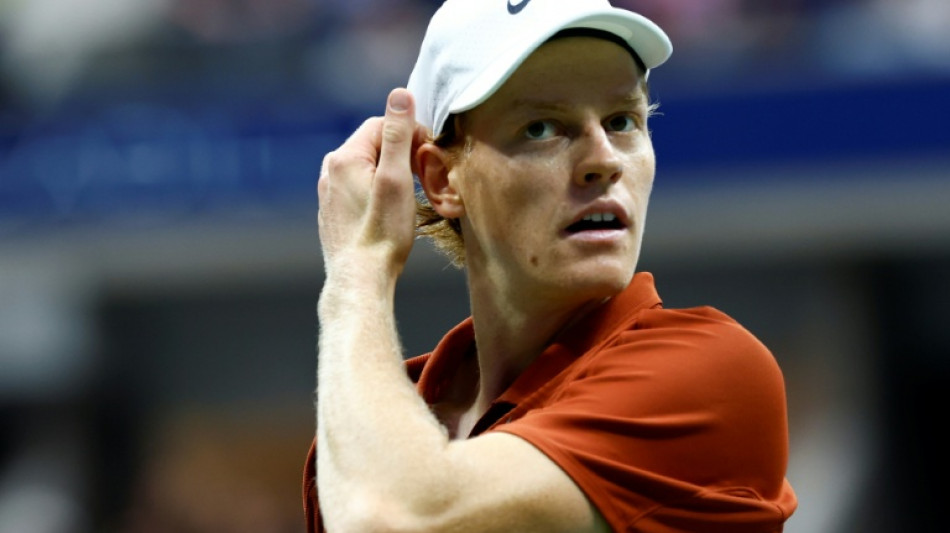 Jannik Sinner, n&uacute;mero 1 do t&ecirc;nis, encerra temporada devido a les&atilde;o no joelho
