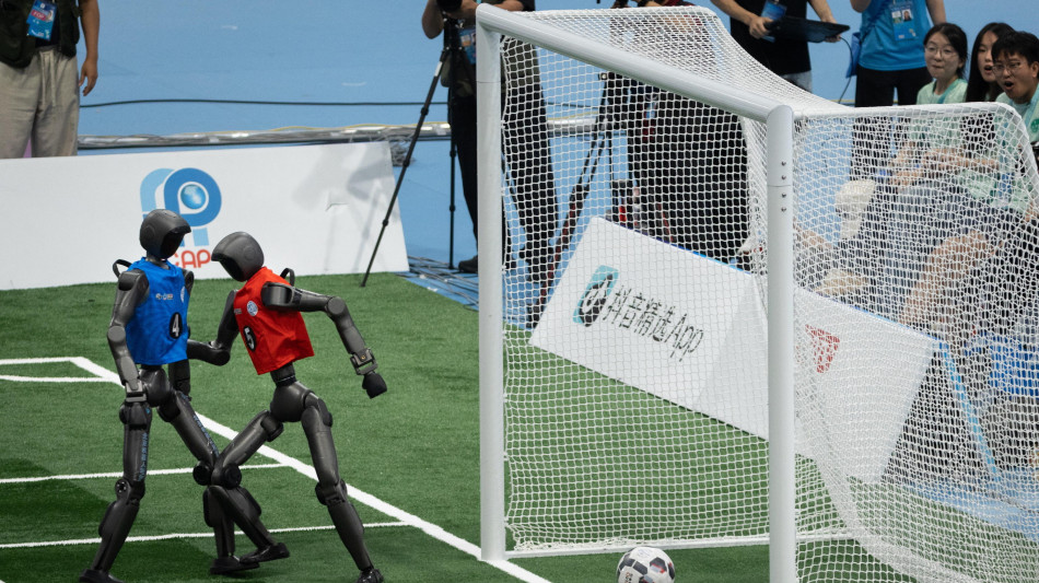 Medaglia d'argento ai robot calciatori italiani alle Olimpiadi di robotica a Pechino