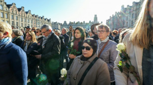 Arras: journ&eacute;e d'hommages, &eacute;tablissement du professeur tu&eacute; &eacute;vacu&eacute; apr&egrave;s une alerte &agrave; la bombe