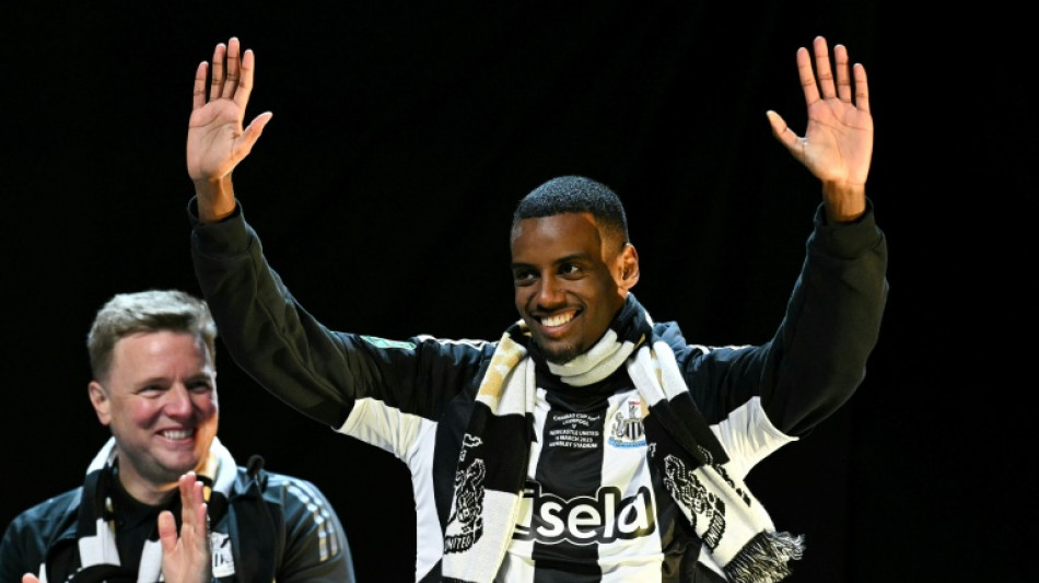 Newcastle can't win in Isak stand-off, says Howe