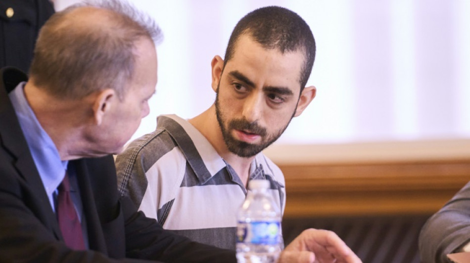 El escritor Salman Rushdie, "satisfecho" con la condena de su agresor a 25 a&ntilde;os de prisi&oacute;n