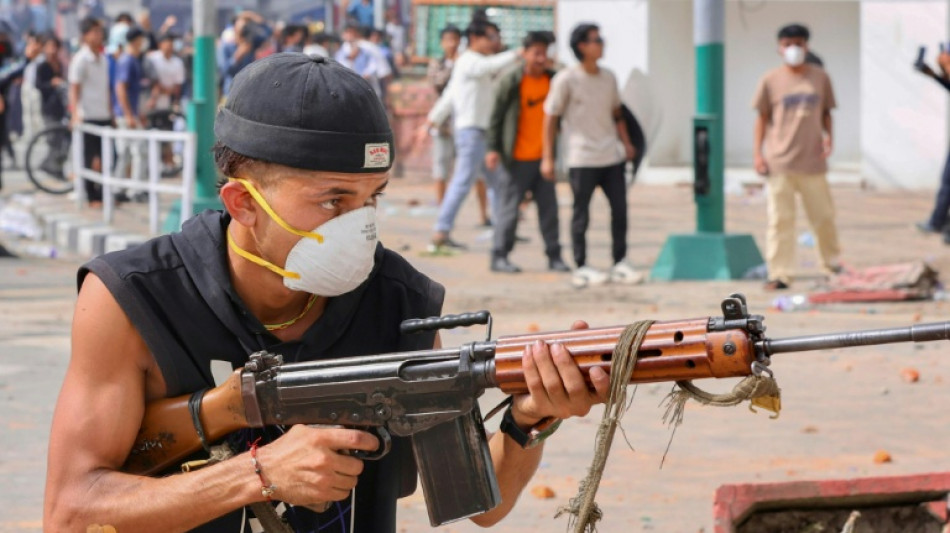 Manifestantes queman el Parlamento en Nepal y renuncia el primer ministro, tras la represi&oacute;n de las protestas