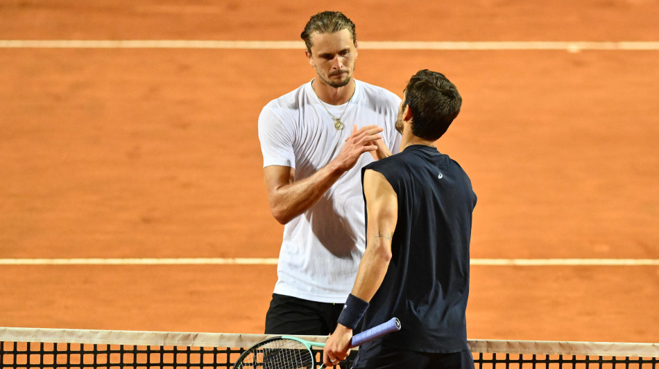 Internazionali: rabbia Zverev, 'non si gioca con palline così'