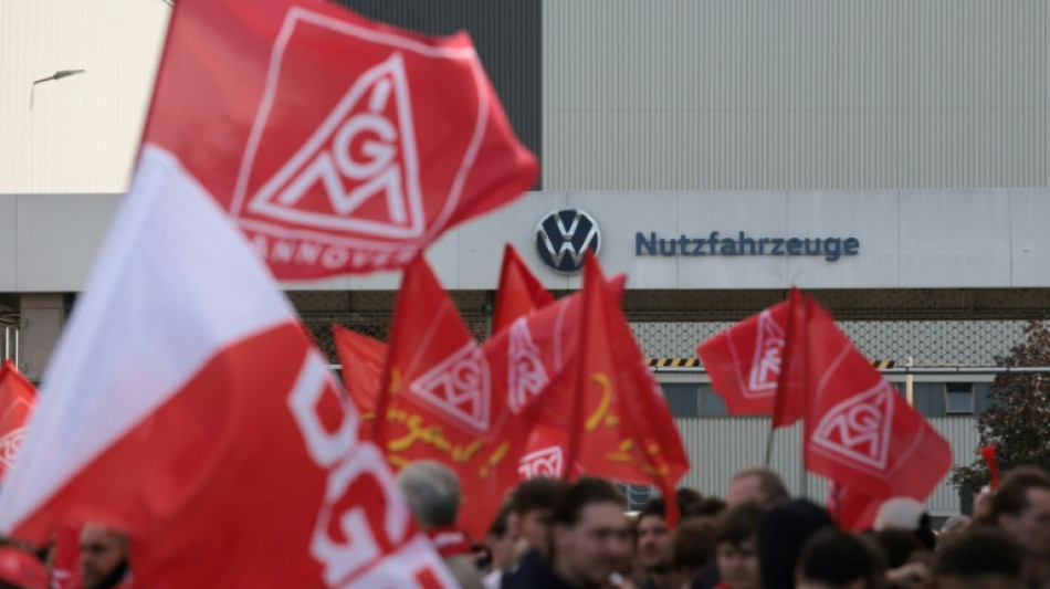 Miles de trabajadores del autom&oacute;vil se movilizan en Alemania para defender empleos