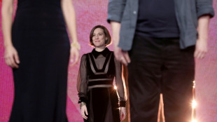 Los espa&ntilde;oles Carla Sim&oacute;n y Oliver Laxe y el brasile&ntilde;o Kleber Mendon&ccedil;a Filho compiten en Cannes