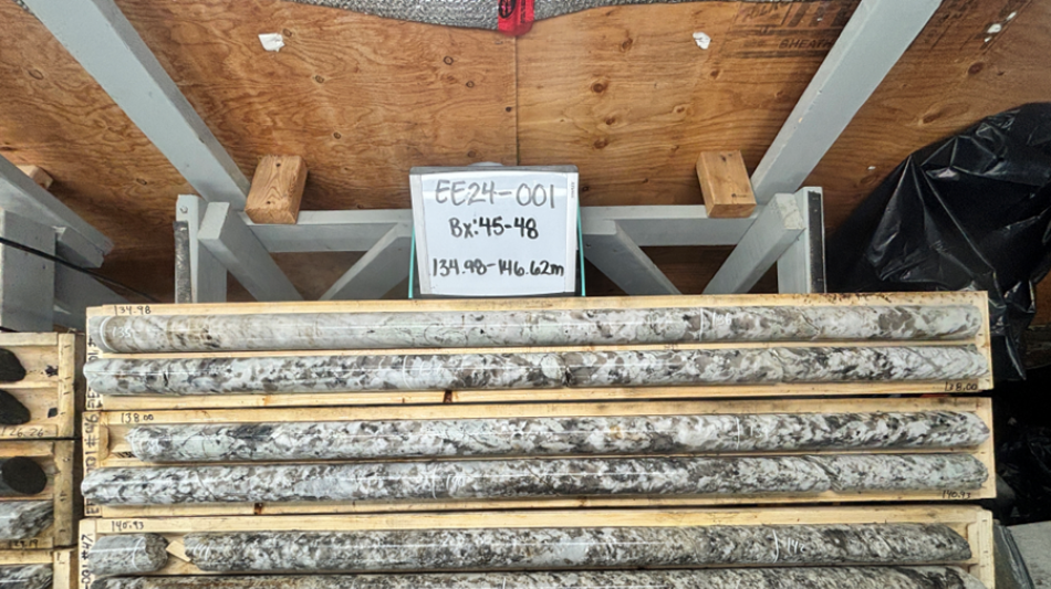 Corporation M&eacute;taux Pr&eacute;cieux du Qu&eacute;bec intersecte 22,9 m de pegmatite contenant du spodum&egrave;ne dans le premier sondage de son programme de forage inaugural sur sa d&eacute;couverte de lithium &agrave; haute teneur Ninaaskumuwin, d&eacute;tenue &agrave; 100 %, Baie James, Qu&eacute;bec