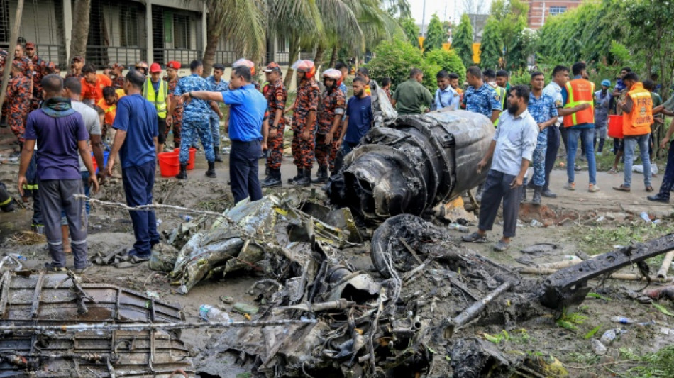 Al menos 16 muertos al estrellarse un avi&oacute;n militar contra una escuela en Banglad&eacute;s