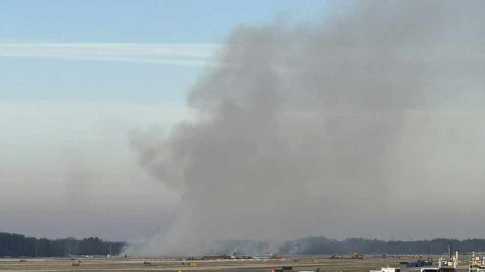 Un incidente de un avi&oacute;n causa un incendio en un aeropuerto de Washington