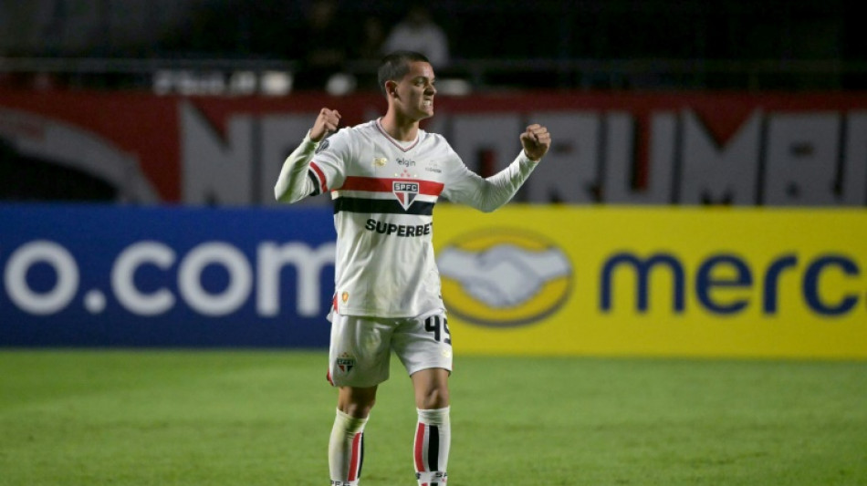 Com um a menos, São Paulo empata no fim com Libertad (1-1) e vai às oitavas da Libertadores