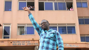 Opositor hist&oacute;rico de Uganda foi preso e deve comparecer perante um tribunal militar