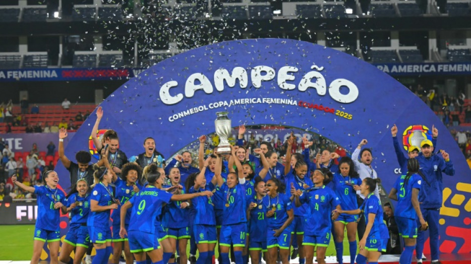 Marta brilha e Brasil vence Colômbia nos pênaltis na final da Copa América feminina